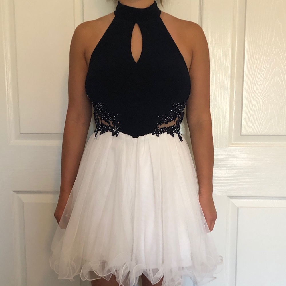 Dress - Picture 2 of 5